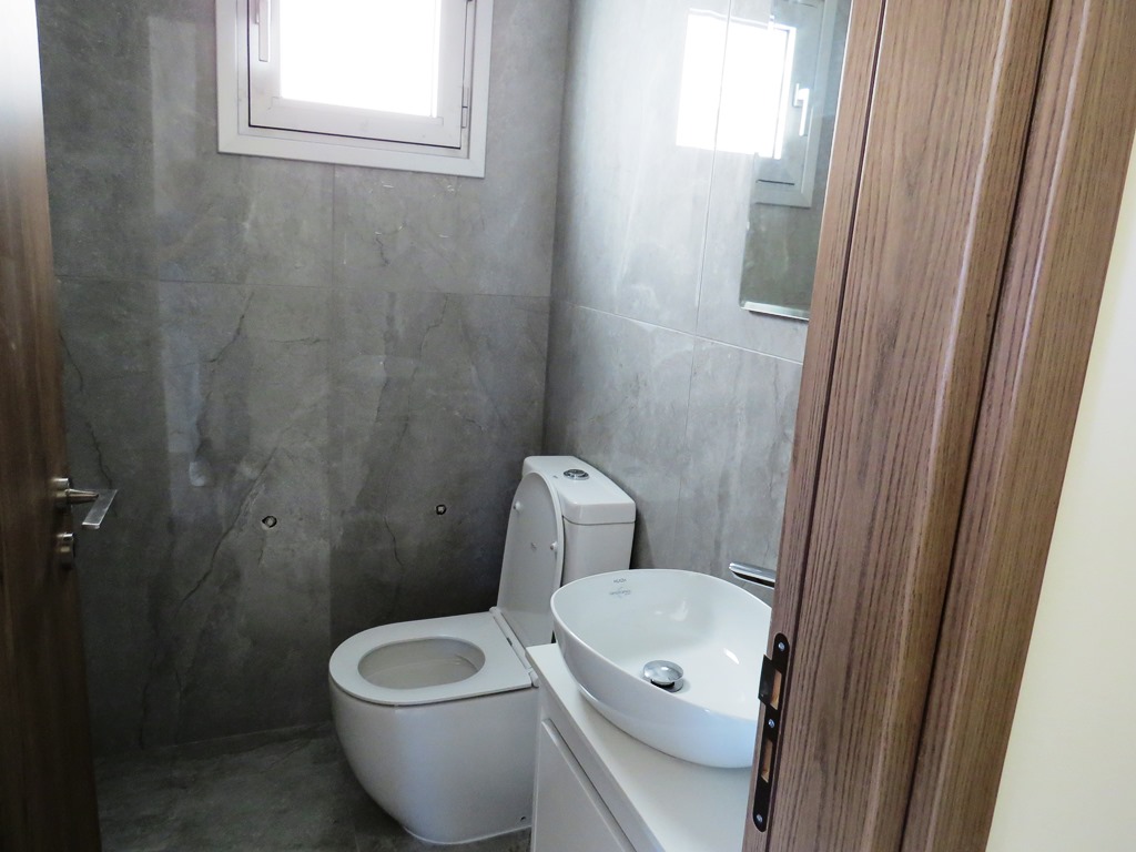 3 Bedroom first floor appartment €1500.00 per month
