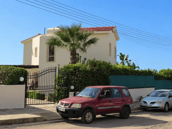 Beautiful Fully Furnished 3-Bedroom Detached Villa in Pegeia €3650,00  per month