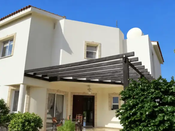 Beautiful Fully Furnished 3-Bedroom Detached Villa in Pegeia €3650,00  per month