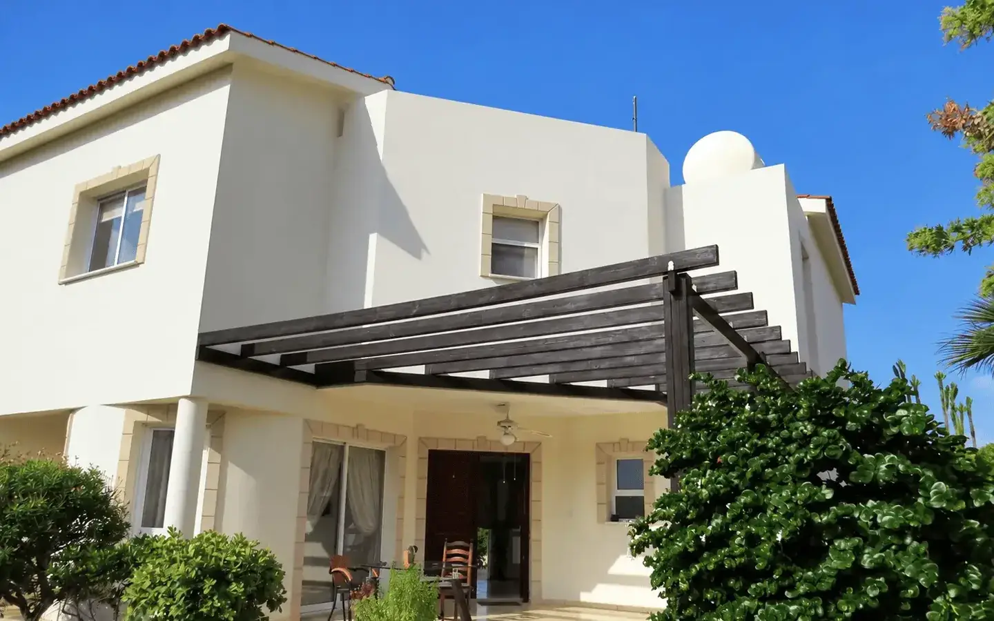 Beautiful Fully Furnished 3-Bedroom Detached Villa in Pegeia €3650,00  per month